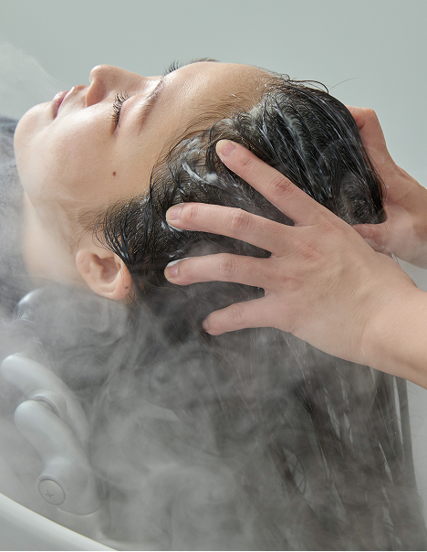 ヘッドスパ施術（蒸気とトリートメント）