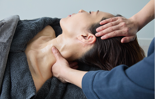 頭と首のヘッドスパ施術